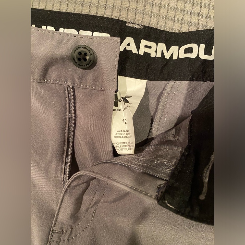 Like new boys under armour golf shorts